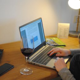 Even when traveling it can be so comfortable to work ??
